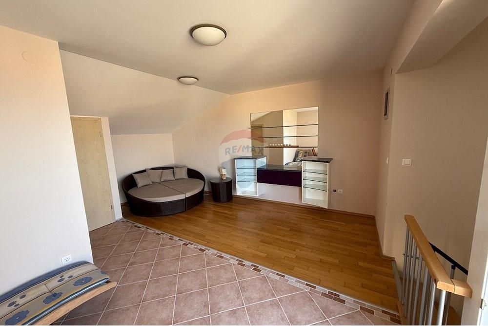 Stanovanje Novalja, 93m2