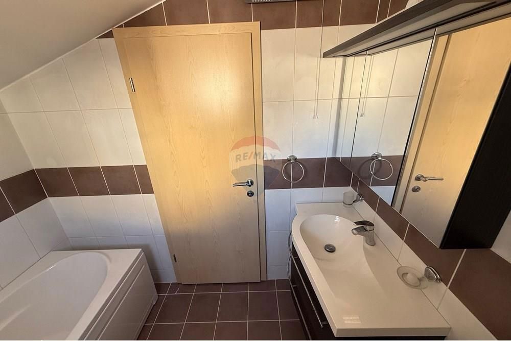 Stanovanje Novalja, 93m2