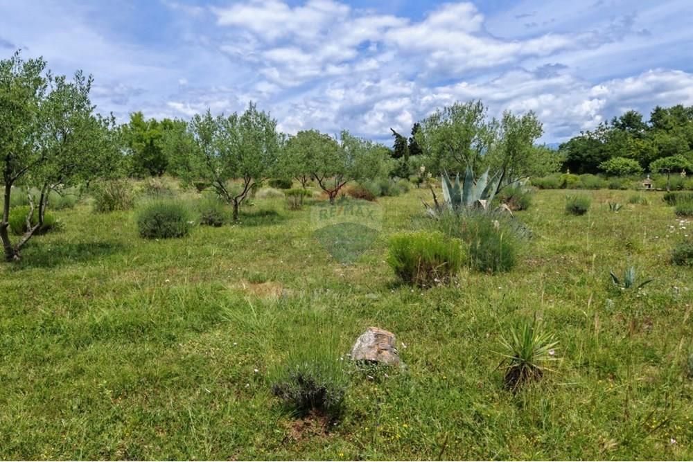 Zemljišče Poličnik, 700m2