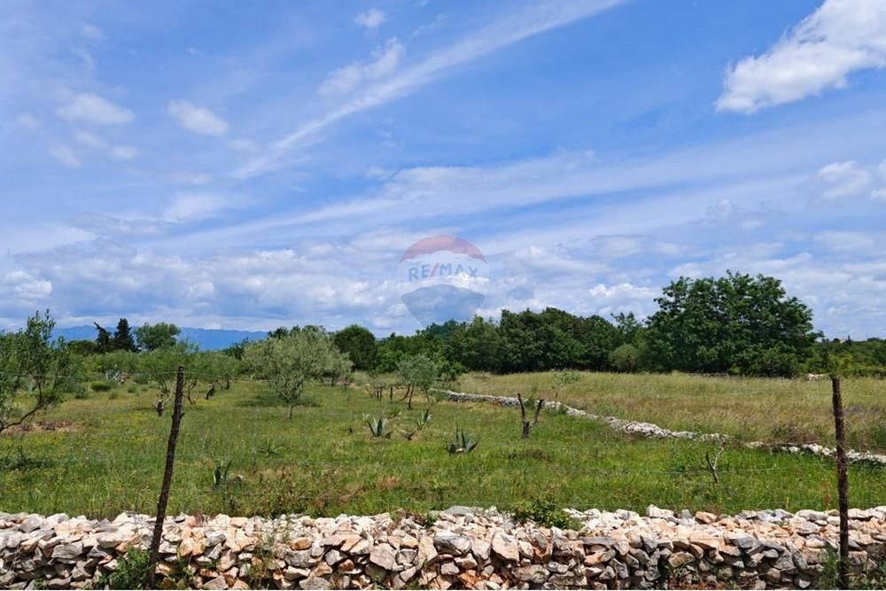 Zemljišče Poličnik, 700m2