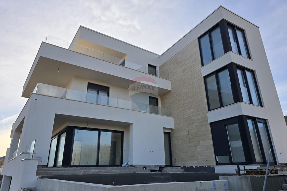 Hiša Vinjerac, Posedarje, 441m2