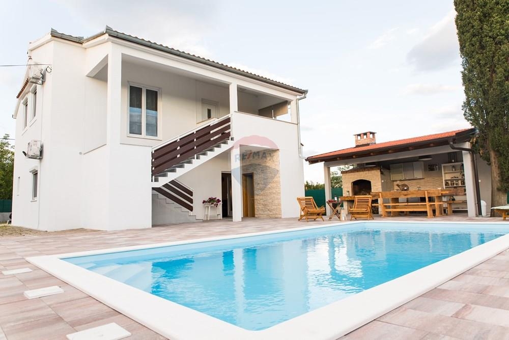 Hiša Perušić, 188m2