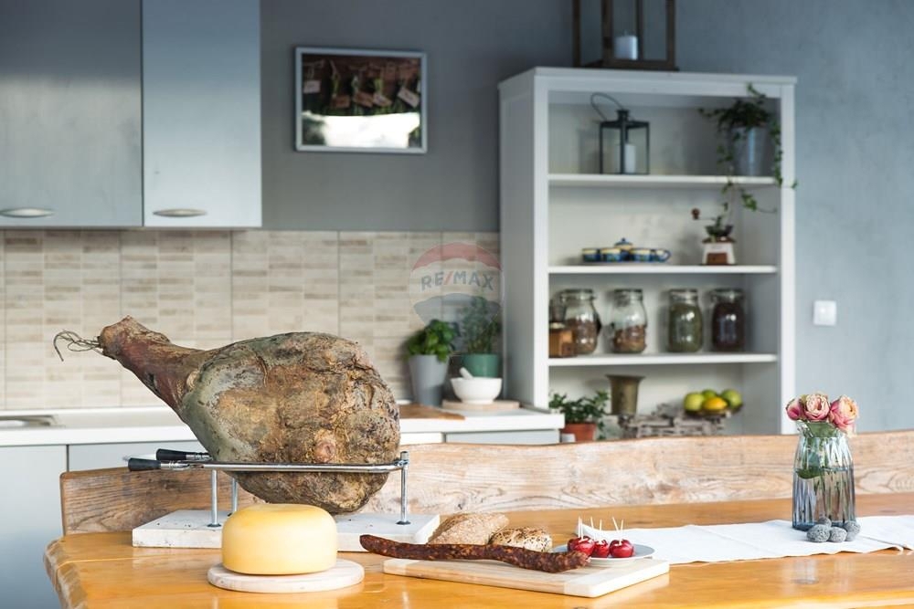 Hiša Perušić, 188m2