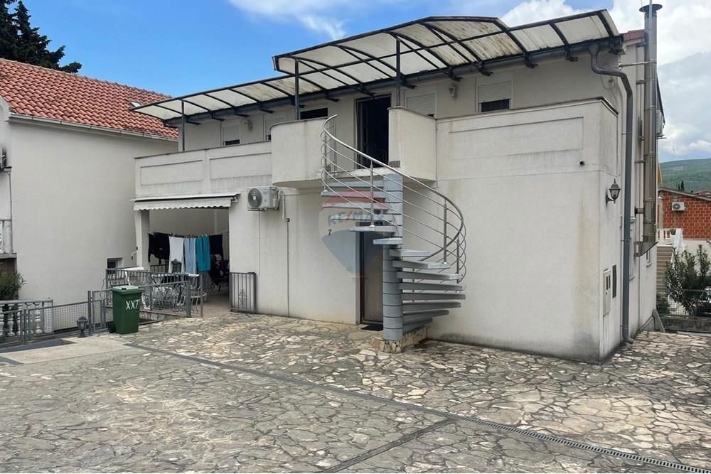 Hiša Gornji Karin, Obrovac, 170m2