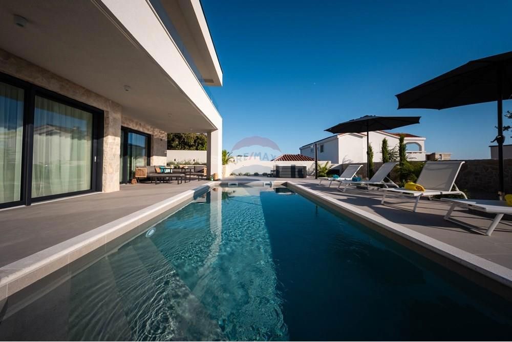 Hiša Mandre, Kolan, 220m2