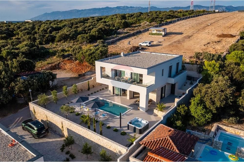 Hiša Mandre, Kolan, 220m2