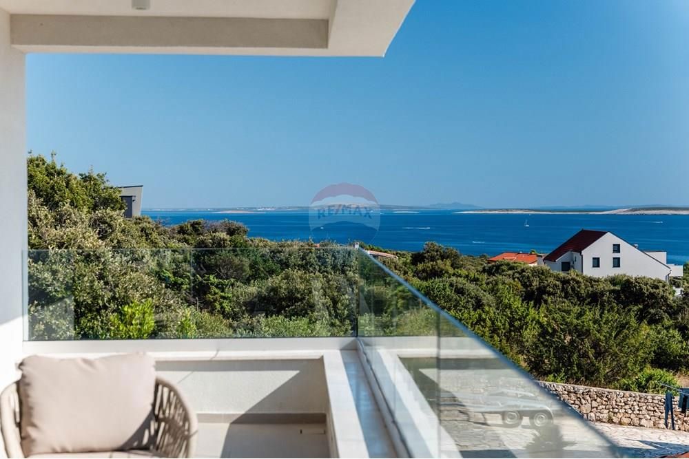 Hiša Mandre, Kolan, 220m2