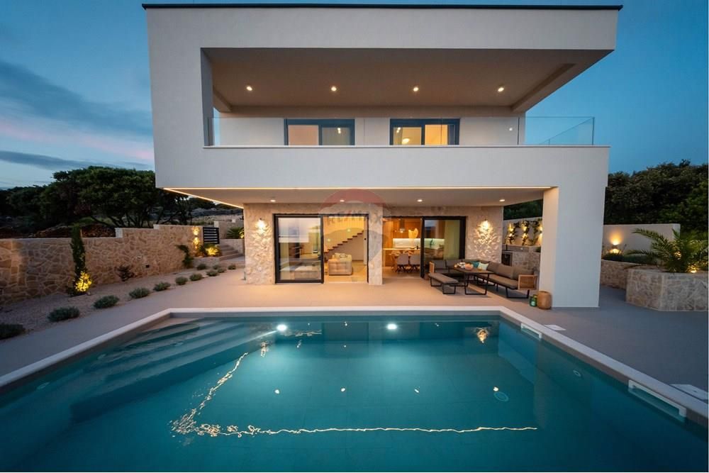 Hiša Mandre, Kolan, 220m2