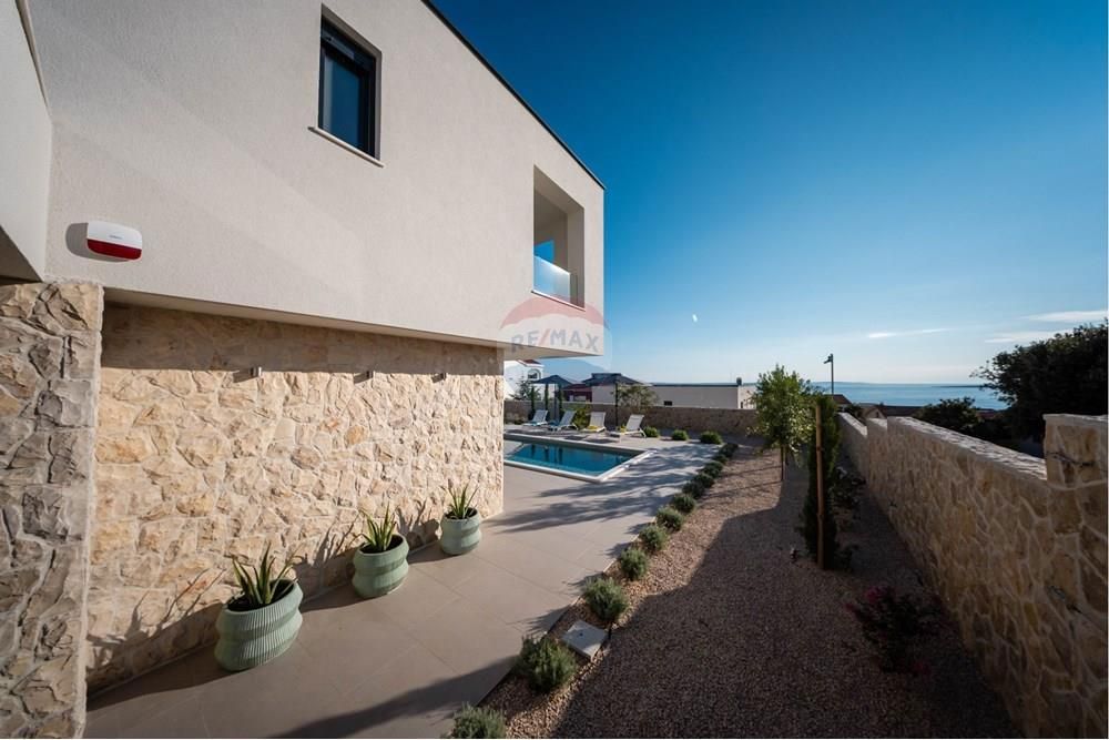 Hiša Mandre, Kolan, 220m2