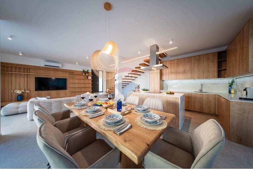 Hiša Mandre, Kolan, 220m2