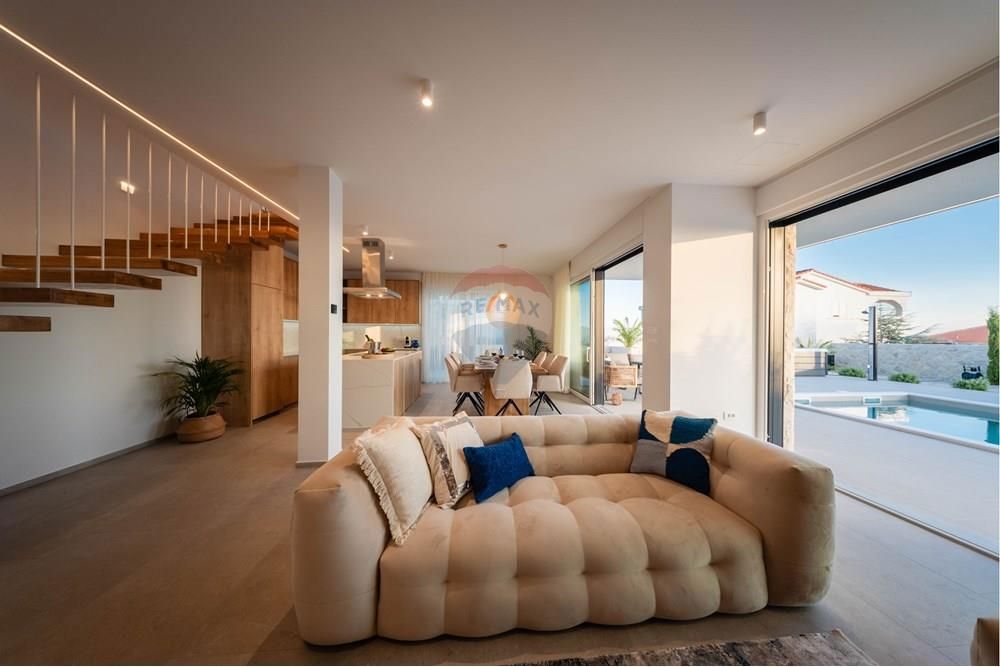 Hiša Mandre, Kolan, 220m2