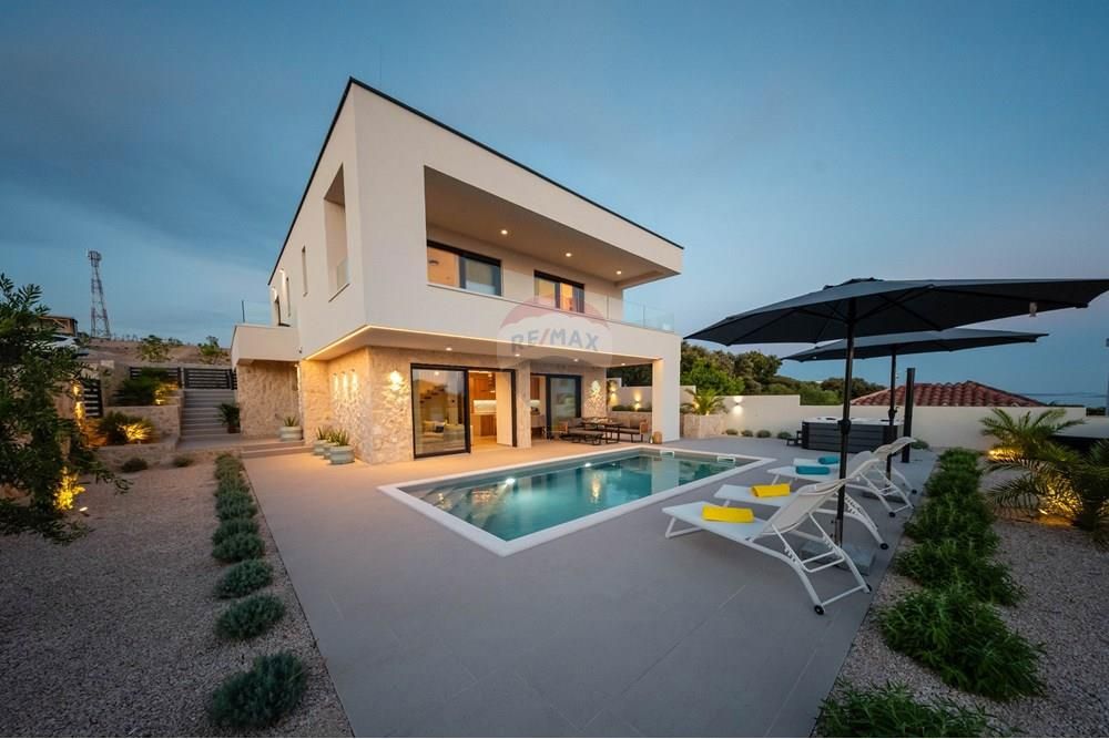 Hiša Mandre, Kolan, 220m2