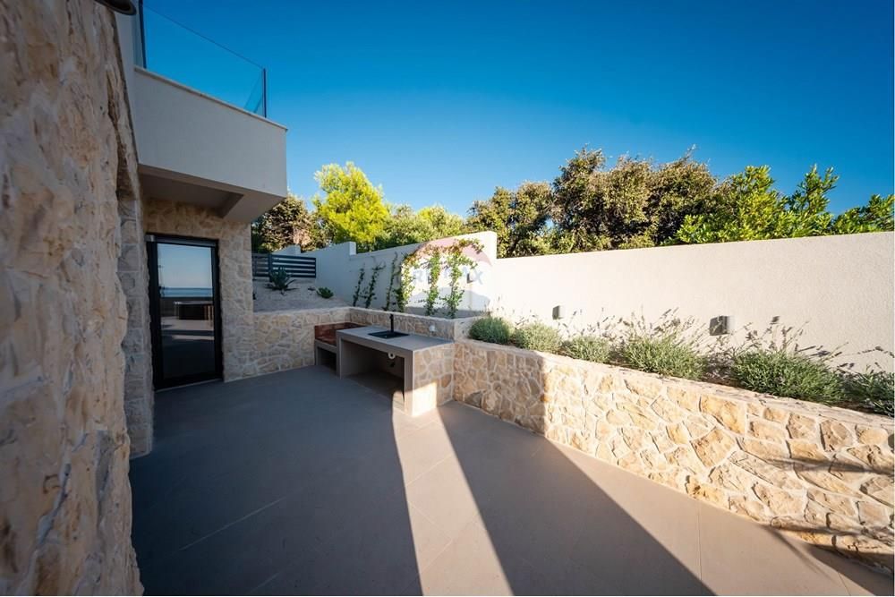 Hiša Mandre, Kolan, 220m2