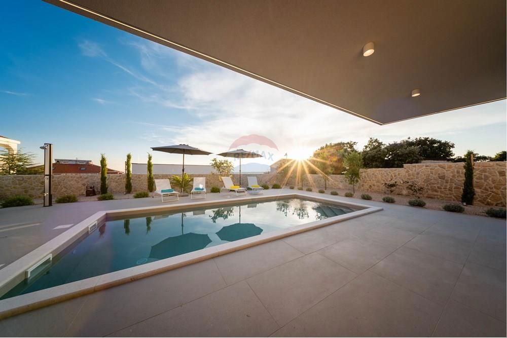 Hiša Mandre, Kolan, 220m2