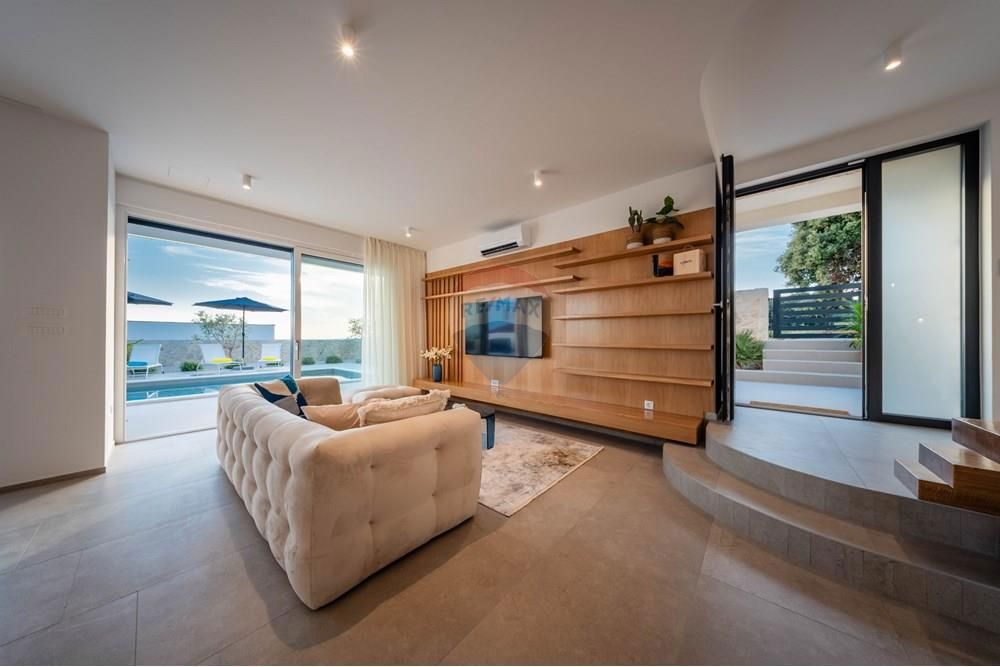 Hiša Mandre, Kolan, 220m2