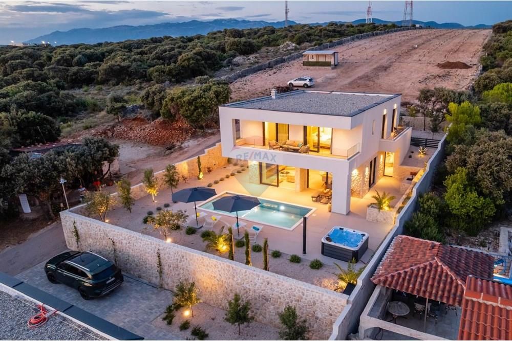 Hiša Mandre, Kolan, 220m2