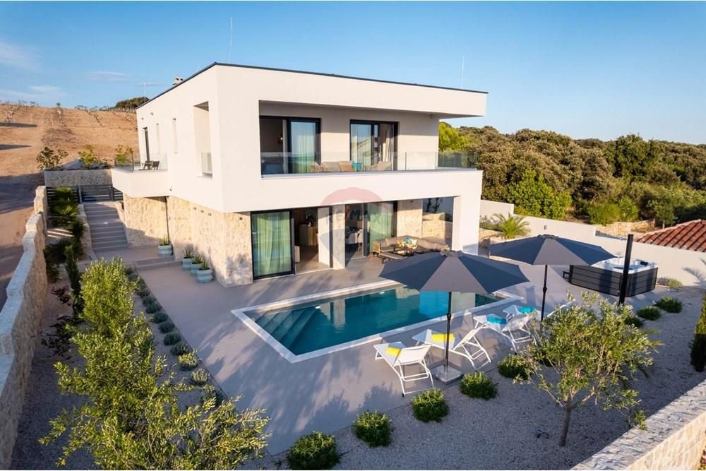 Hiša Mandre, Kolan, 220m2