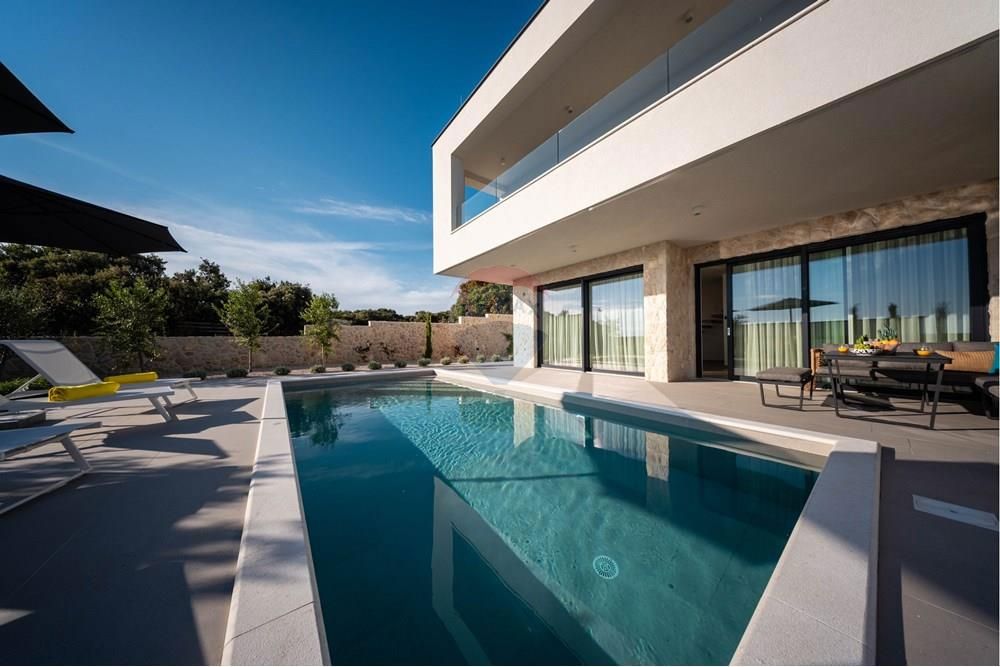 Hiša Mandre, Kolan, 220m2