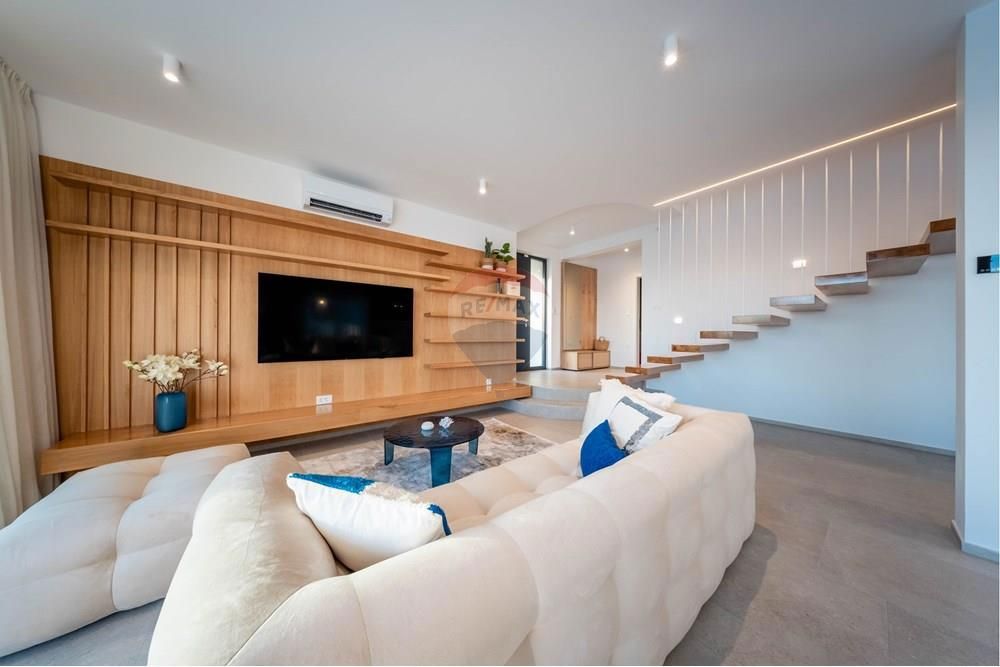 Hiša Mandre, Kolan, 220m2