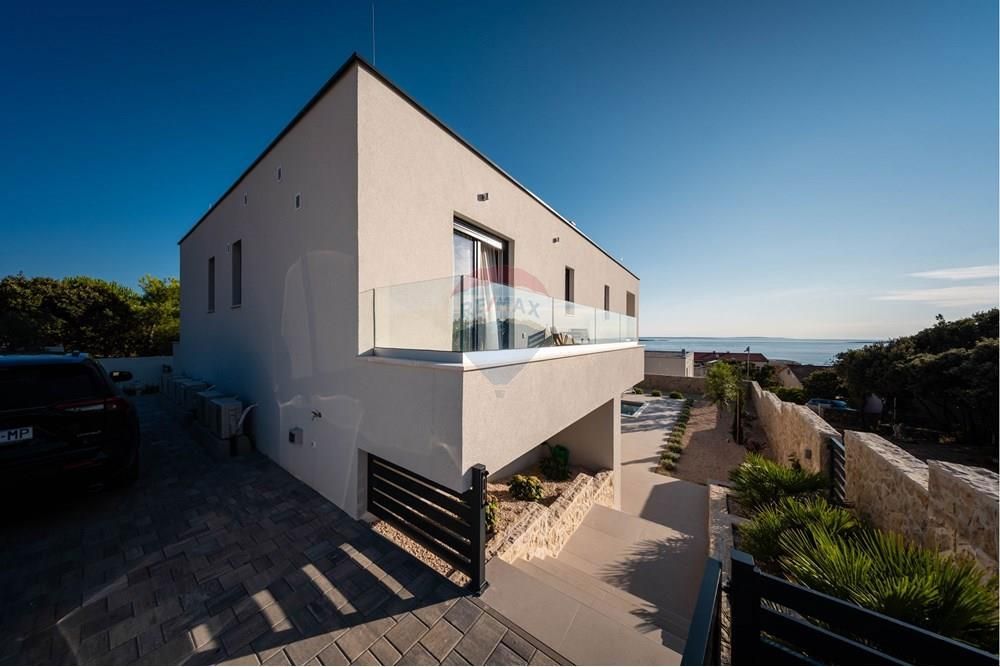 Hiša Mandre, Kolan, 220m2