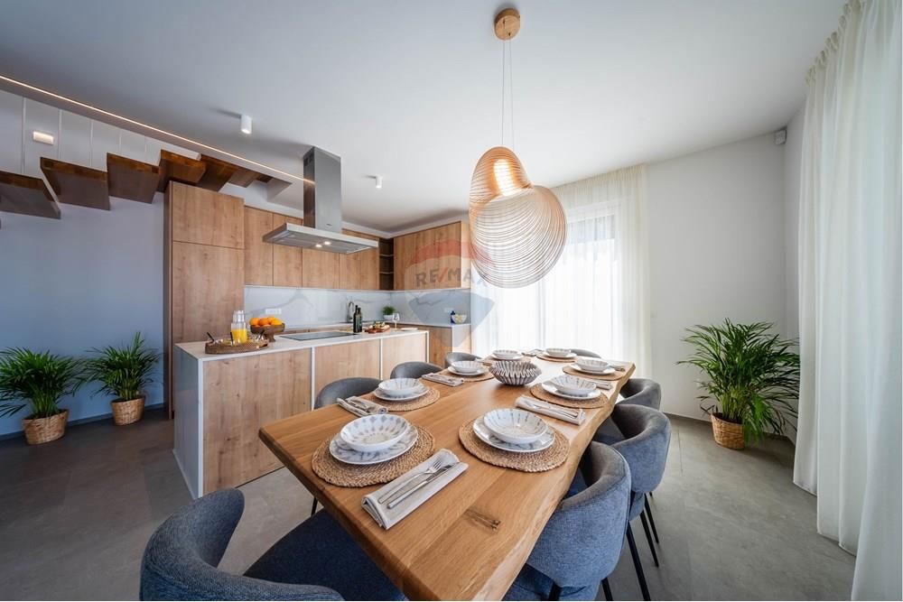 Hiša Mandre, Kolan, 220m2