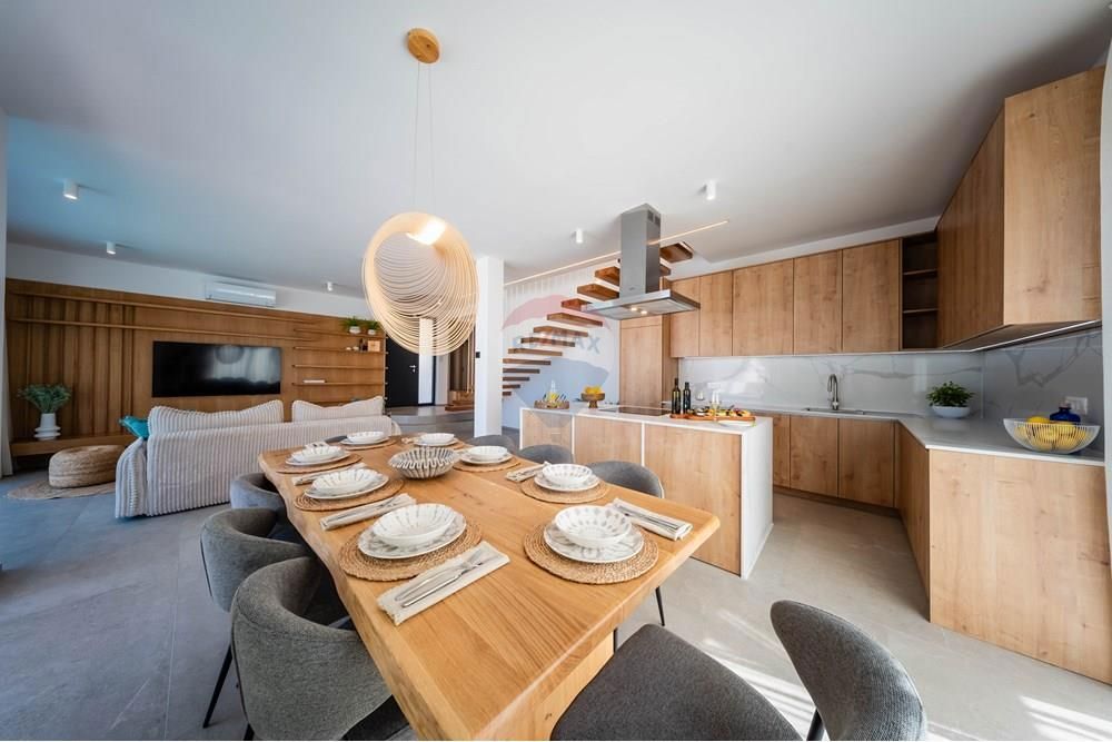 Hiša Mandre, Kolan, 220m2