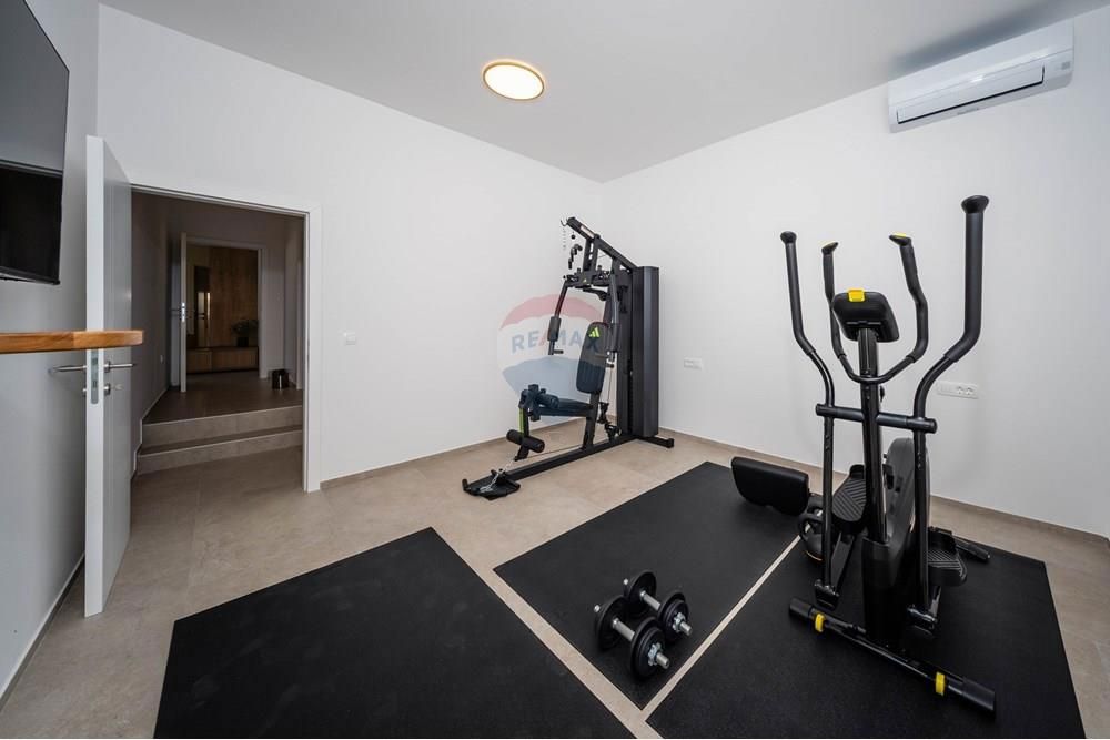 Hiša Mandre, Kolan, 220m2