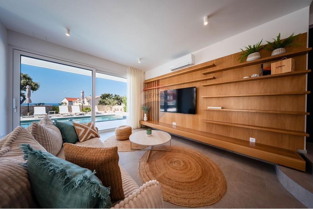 Hiša Mandre, Kolan, 220m2