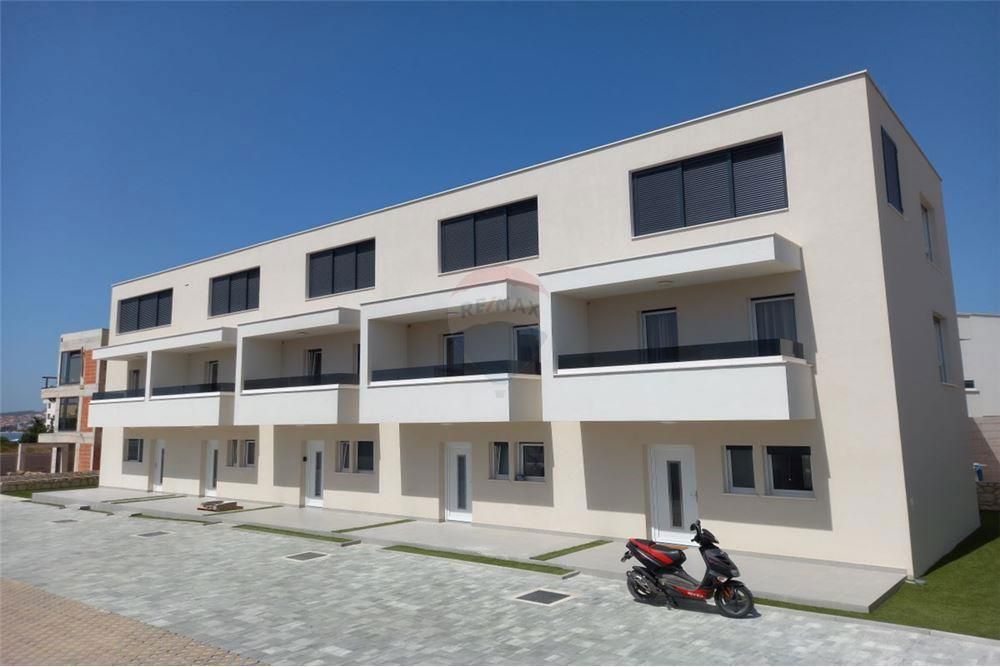 NOVALJA - THREE-STOREY APARTMENT - NEWLY BUILT