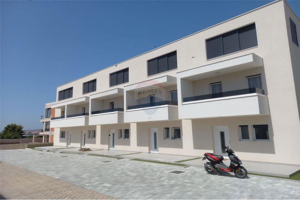 NOVALJA - THREE-STOREY APARTMENT - NEWLY BUILT