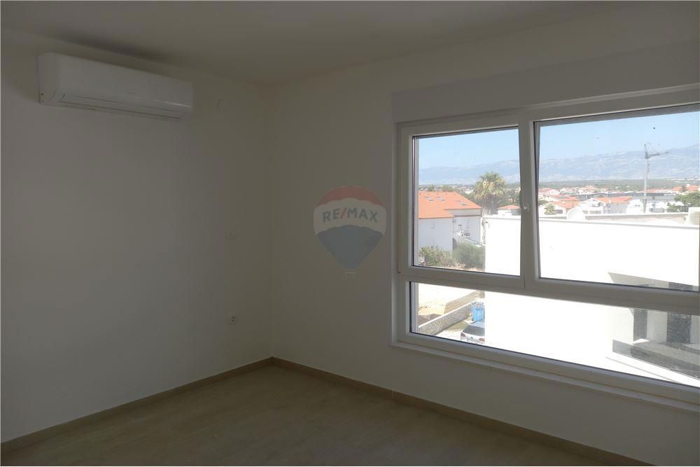 NOVALJA - THREE-STOREY APARTMENT - NEWLY BUILT