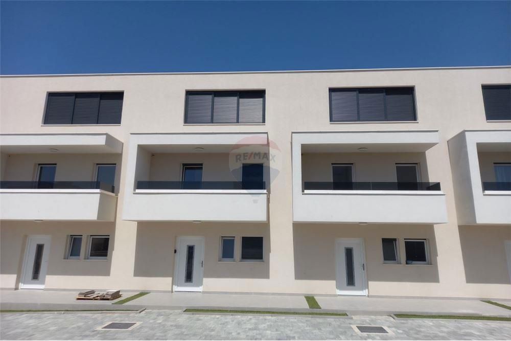 NOVALJA - THREE-STOREY APARTMENT - NEWLY BUILT