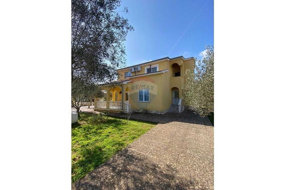 Hiša Ugljan, Preko, 238m2