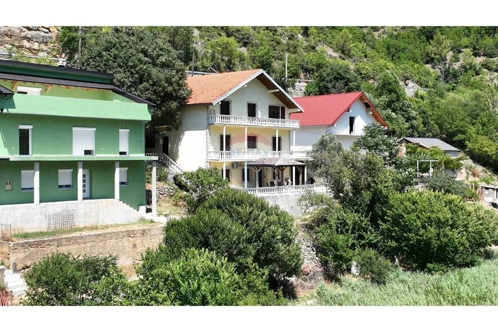 Hiša Obrovac, 220m2