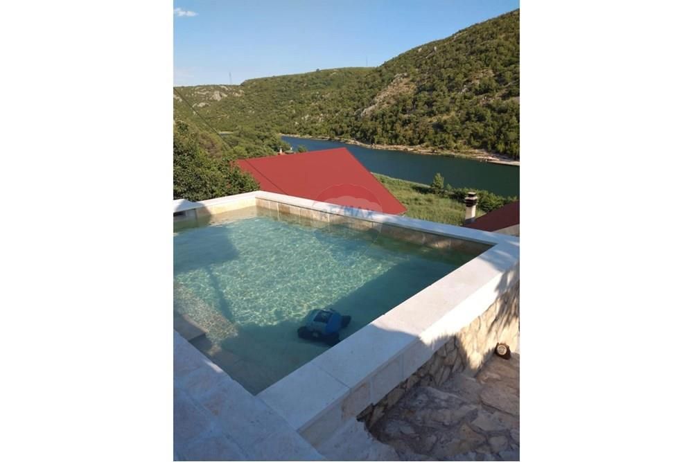 Hiša Obrovac, 220m2