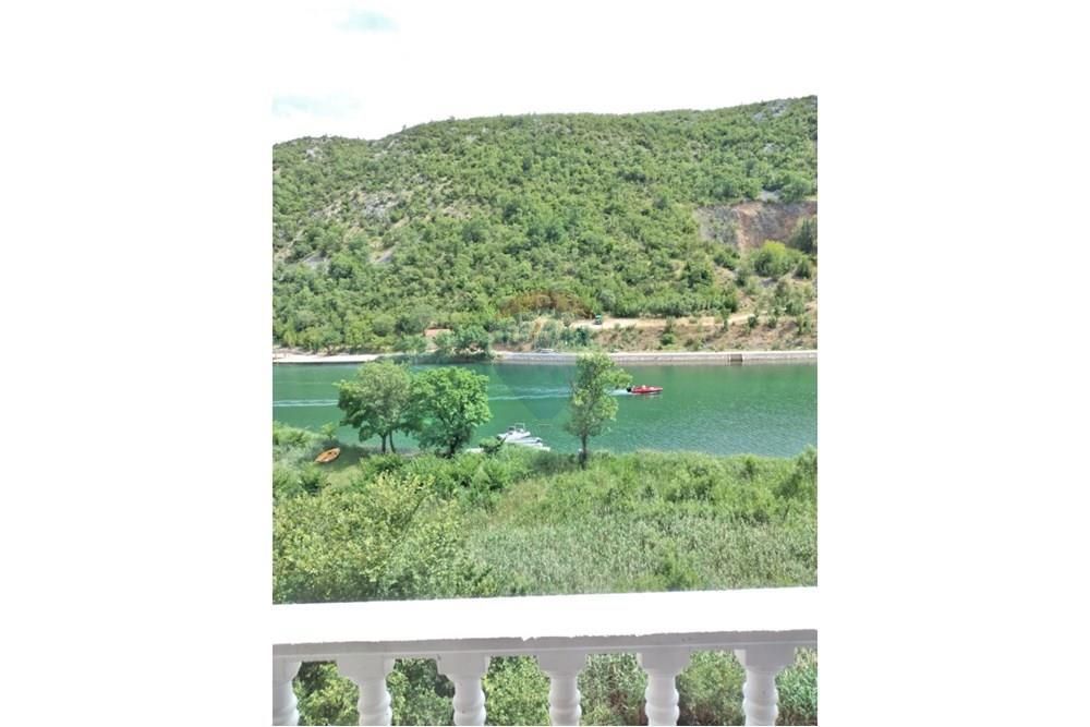 Hiša Obrovac, 220m2