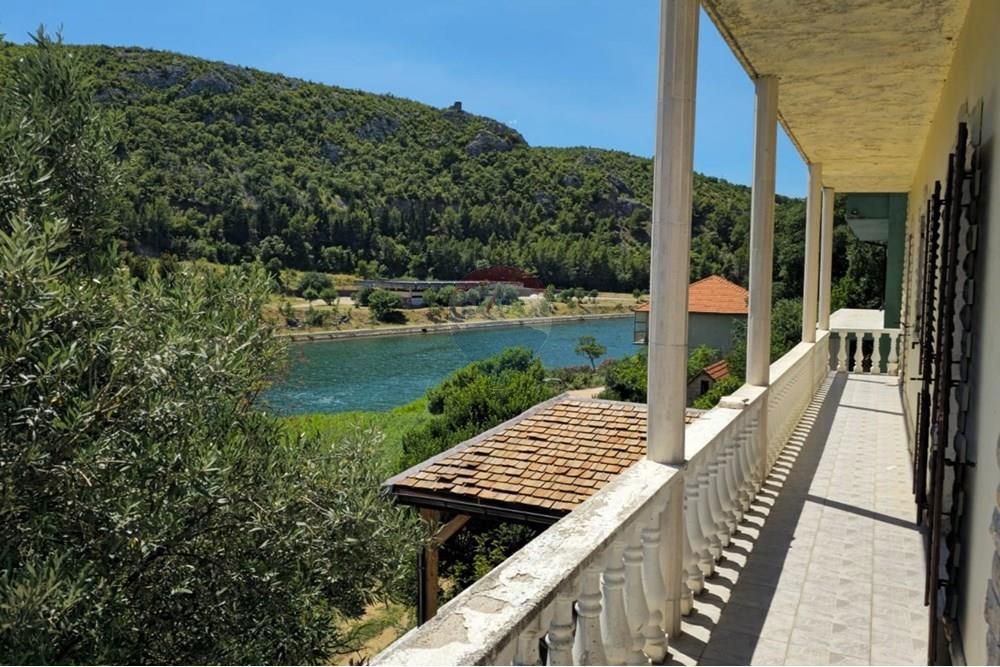 Hiša Obrovac, 220m2
