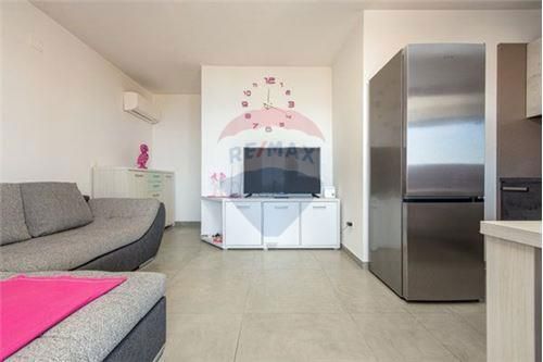 Hiša Kustići, Novalja, 647m2