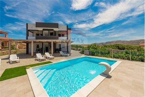 Hiša Kustići, Novalja, 647m2