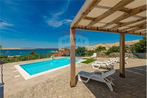 Hiša Kustići, Novalja, 647m2