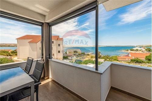 Hiša Kustići, Novalja, 647m2