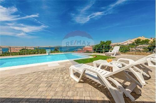 Hiša Kustići, Novalja, 647m2