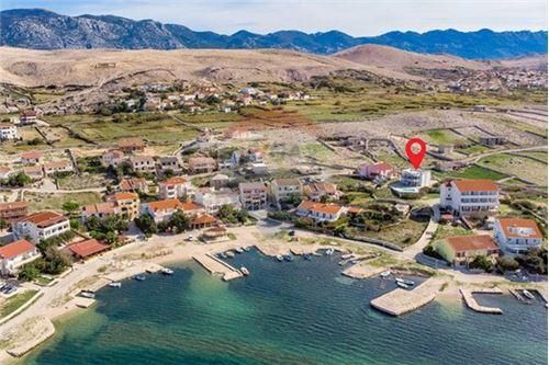 Hiša Kustići, Novalja, 647m2