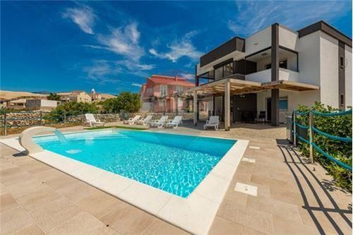 Hiša Kustići, Novalja, 647m2