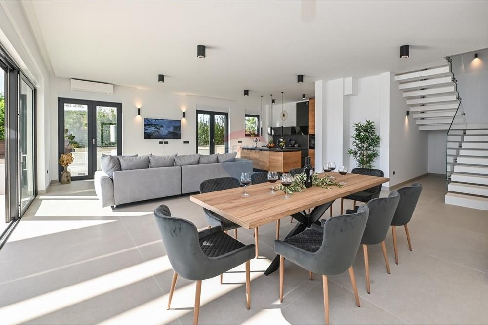 Hiša Novalja, 310m2