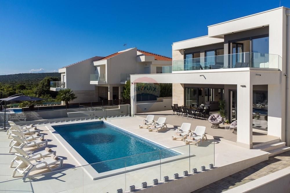 Hiša Novalja, 310m2