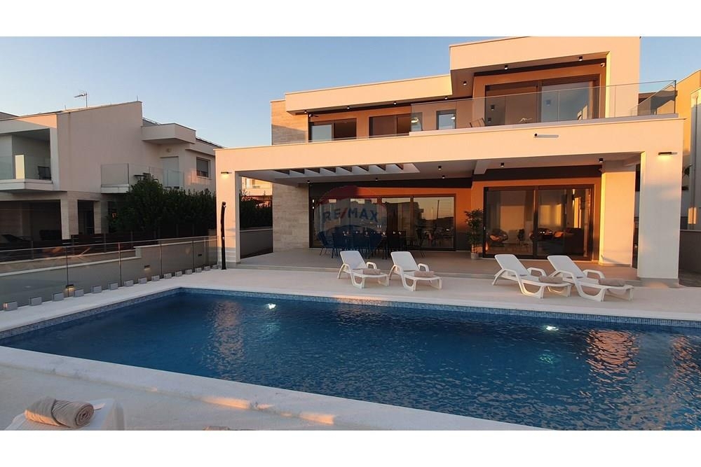 Hiša Novalja, 310m2