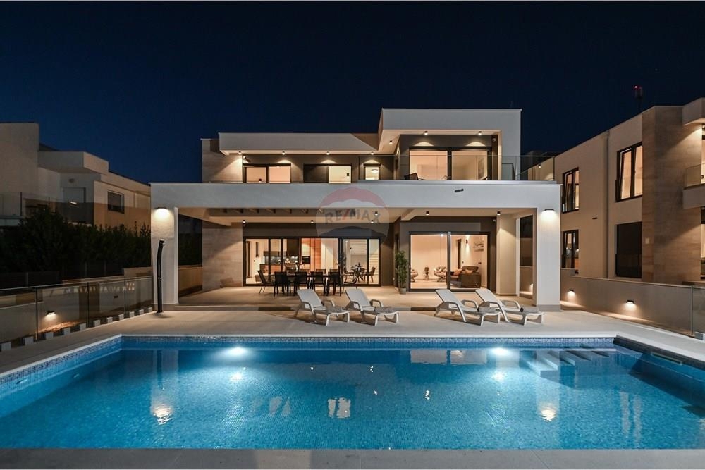 Hiša Novalja, 310m2