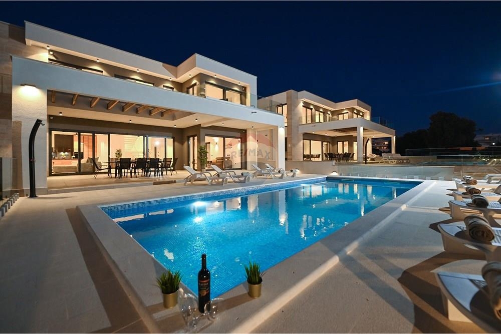 Hiša Novalja, 310m2