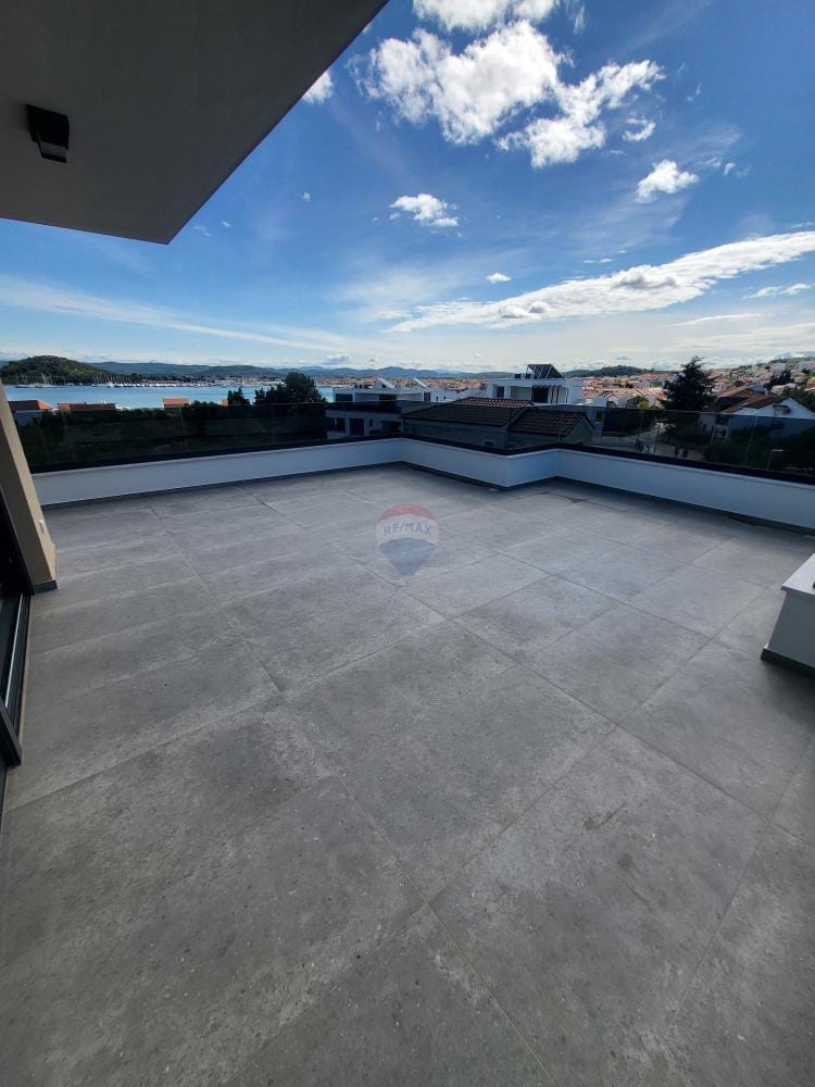 Stanovanje / Apartma Murter, 124,95m2